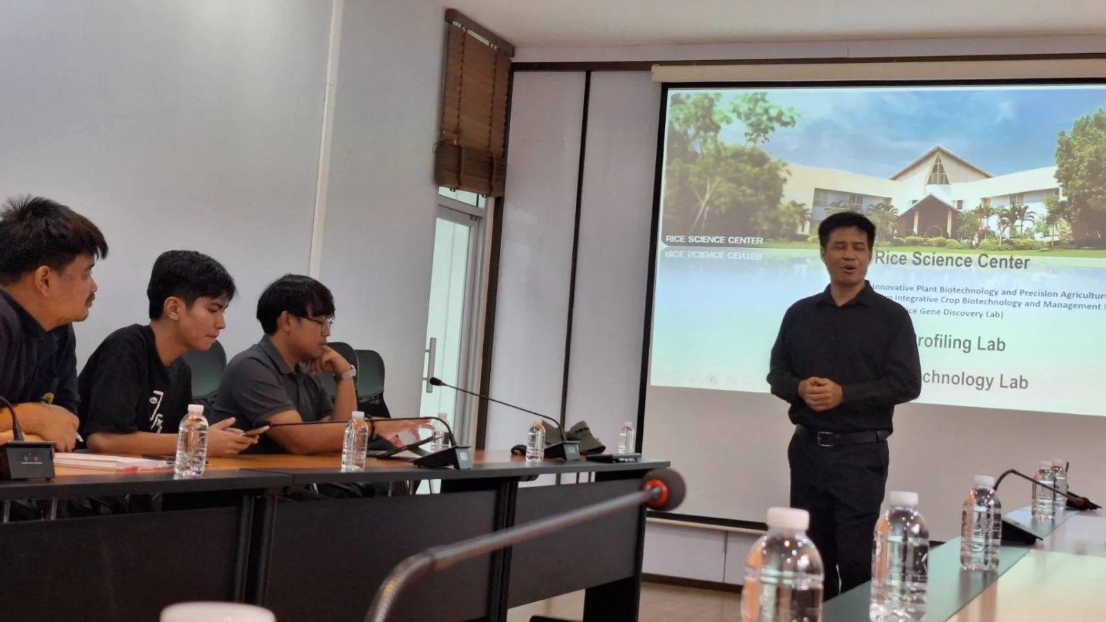 ศูนย์วิทยาศาสตร์ข้าว มหาวิทยาลัยเกษตรศาสตร์ ต้อนรับคณะครูโรงเรียนรุ่งอรุณ เตรียมความพร้อมจัดกิจกรรมเรียนรู้บูรณาการ "คุณค่าสู่ชีวิต"